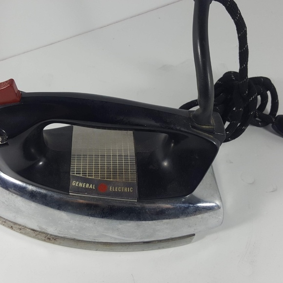 Vintage General Electric Steam Iron H2F62 - Picture 3 of 5
